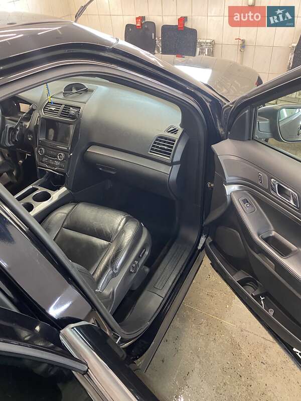 Внедорожник / Кроссовер Ford Explorer 2017 в Новомосковске