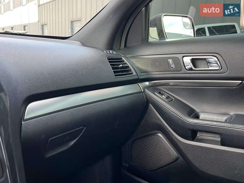 Позашляховик / Кросовер Ford Explorer 2017 в Львові