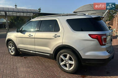 Позашляховик / Кросовер Ford Explorer 2018 в 