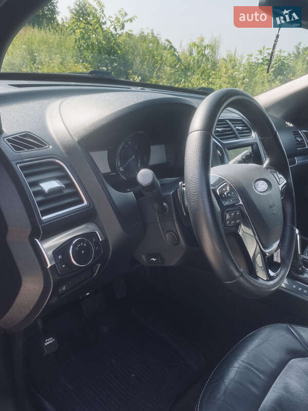 Внедорожник / Кроссовер Ford Explorer 2017 в Ровно