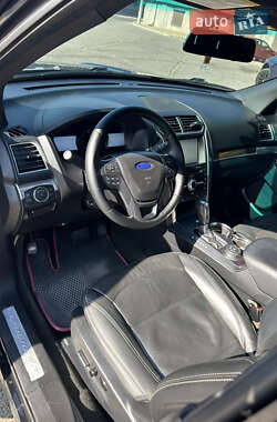 Позашляховик / Кросовер Ford Explorer 2016 в 