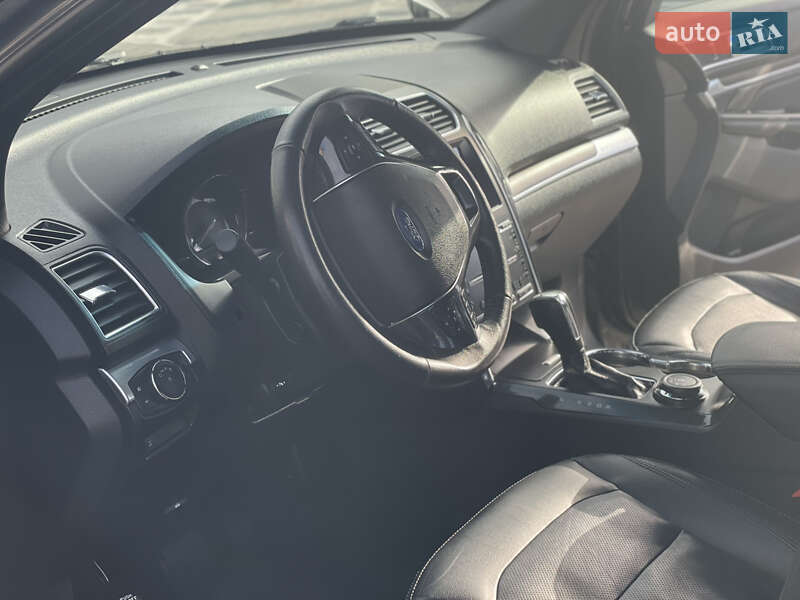 Позашляховик / Кросовер Ford Explorer 2016 в Рівному