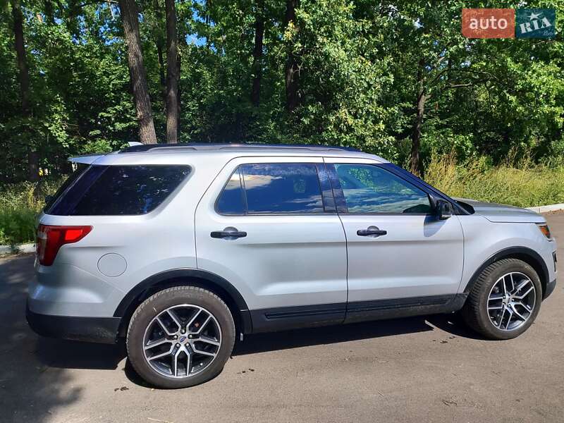 Позашляховик / Кросовер Ford Explorer 2015 в Києві