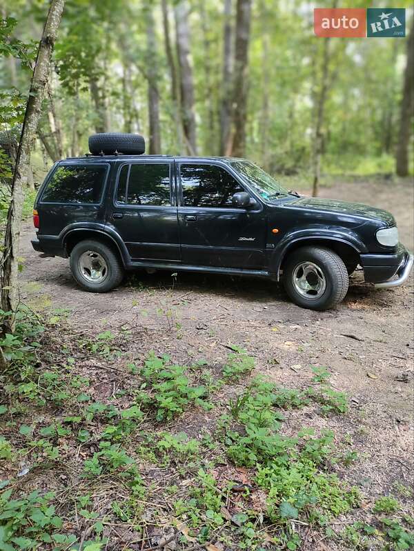Внедорожник / Кроссовер Ford Explorer 2000 в Глухове