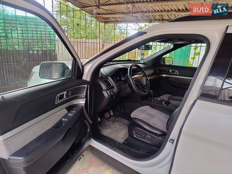 Позашляховик / Кросовер Ford Explorer 2017 в Лозовій