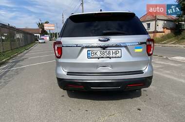 Позашляховик / Кросовер Ford Explorer 2018 в 
