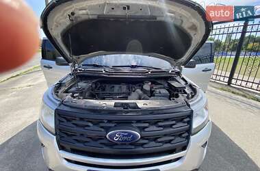 Позашляховик / Кросовер Ford Explorer 2018 в 