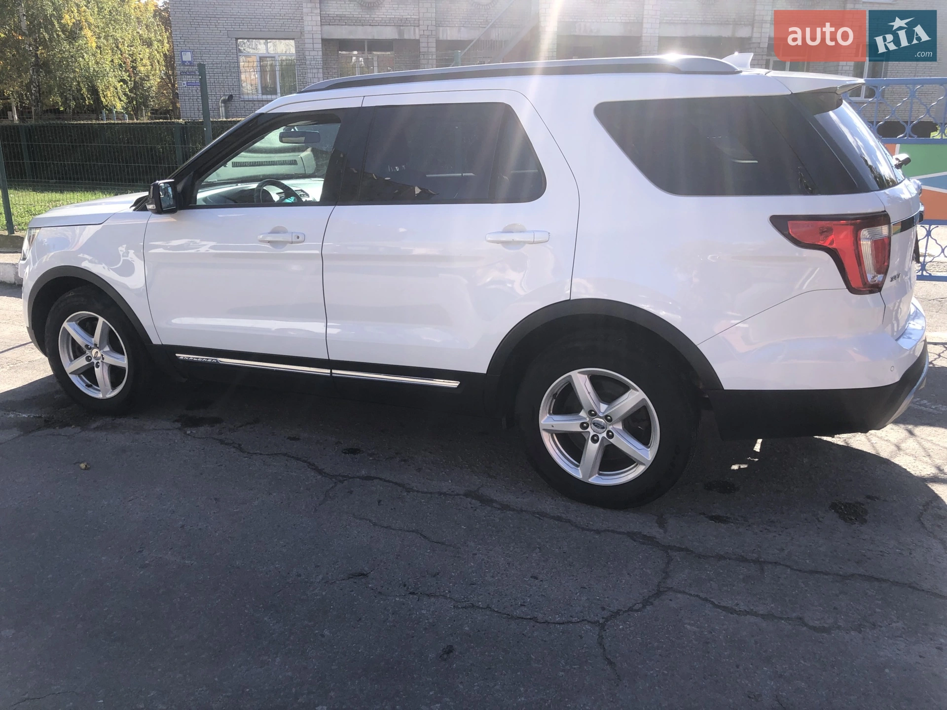 2017 Ford Explorer - мініатюра 3