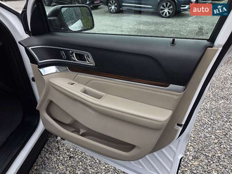 Внедорожник / Кроссовер Ford Explorer 2016 в Тернополе