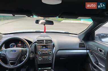 Позашляховик / Кросовер Ford Explorer 2018 в 