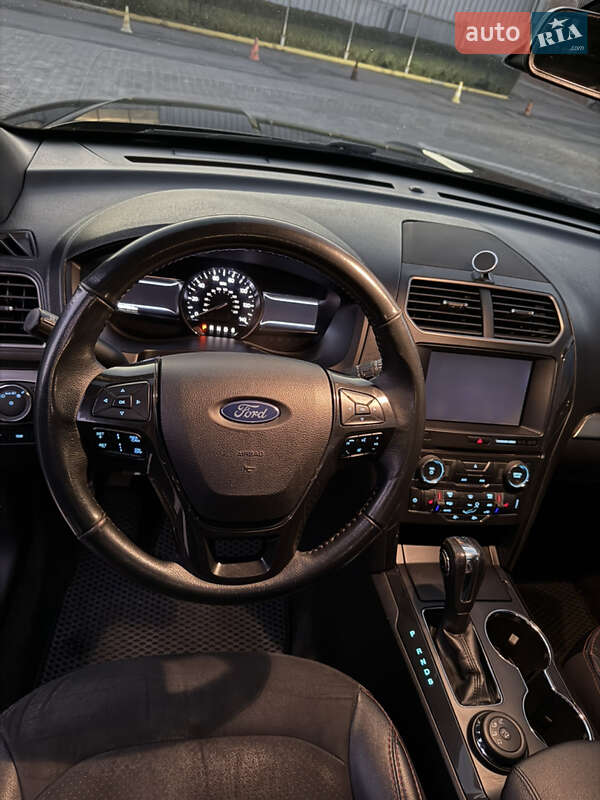 Внедорожник / Кроссовер Ford Explorer 2018 в Черновцах