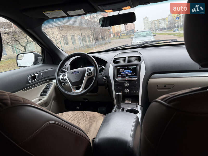 Позашляховик / Кросовер Ford Explorer 2015 в Києві
