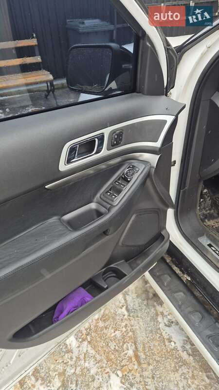 Позашляховик / Кросовер Ford Explorer 2013 в Первомайську