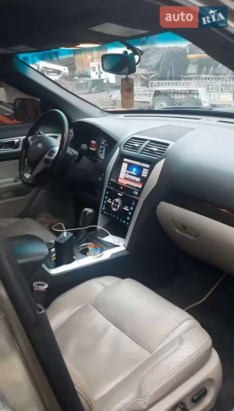 Внедорожник / Кроссовер Ford Explorer 2013 в Ладыжине