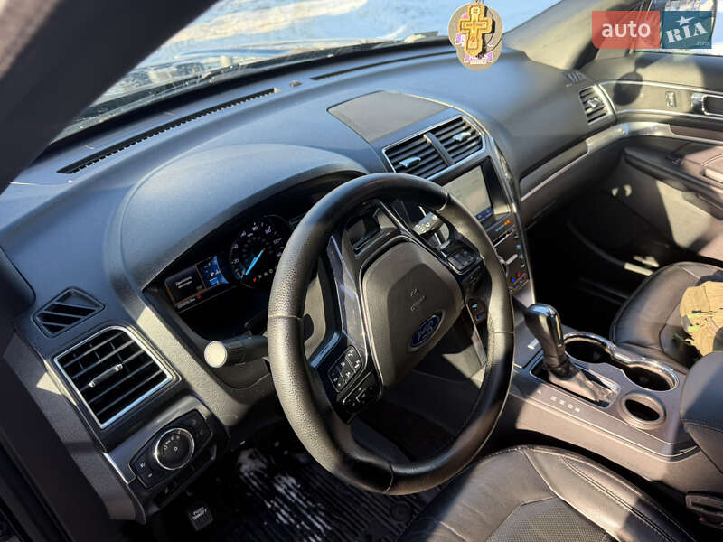 Позашляховик / Кросовер Ford Explorer 2017 в Рівному
