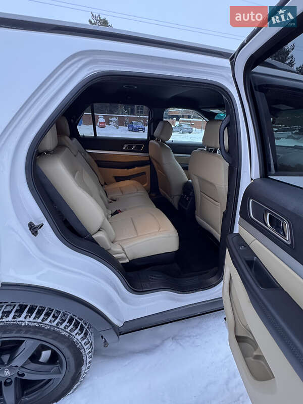 Позашляховик / Кросовер Ford Explorer 2016 в Києві