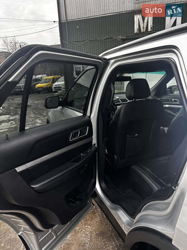 Внедорожник / Кроссовер Ford Explorer 2016 в Ивано-Франковске