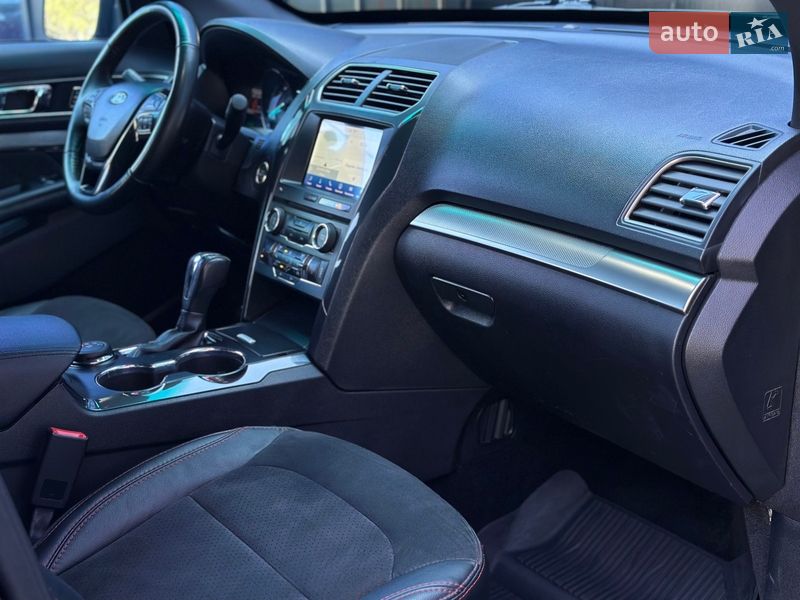 Позашляховик / Кросовер Ford Explorer 2018 в Рівному