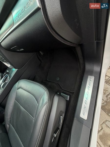 Внедорожник / Кроссовер Ford Explorer 2016 в Черновцах
