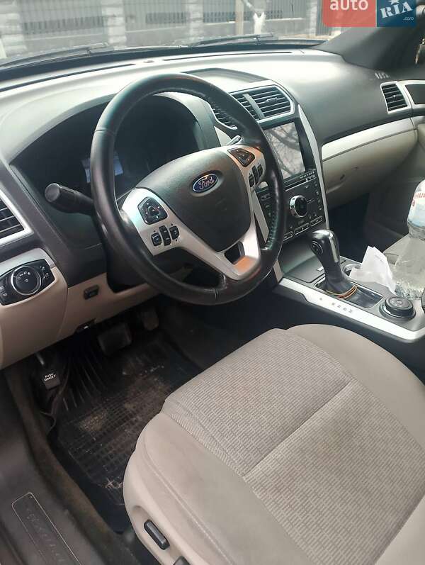 Позашляховик / Кросовер Ford Explorer 2015 в Полтаві