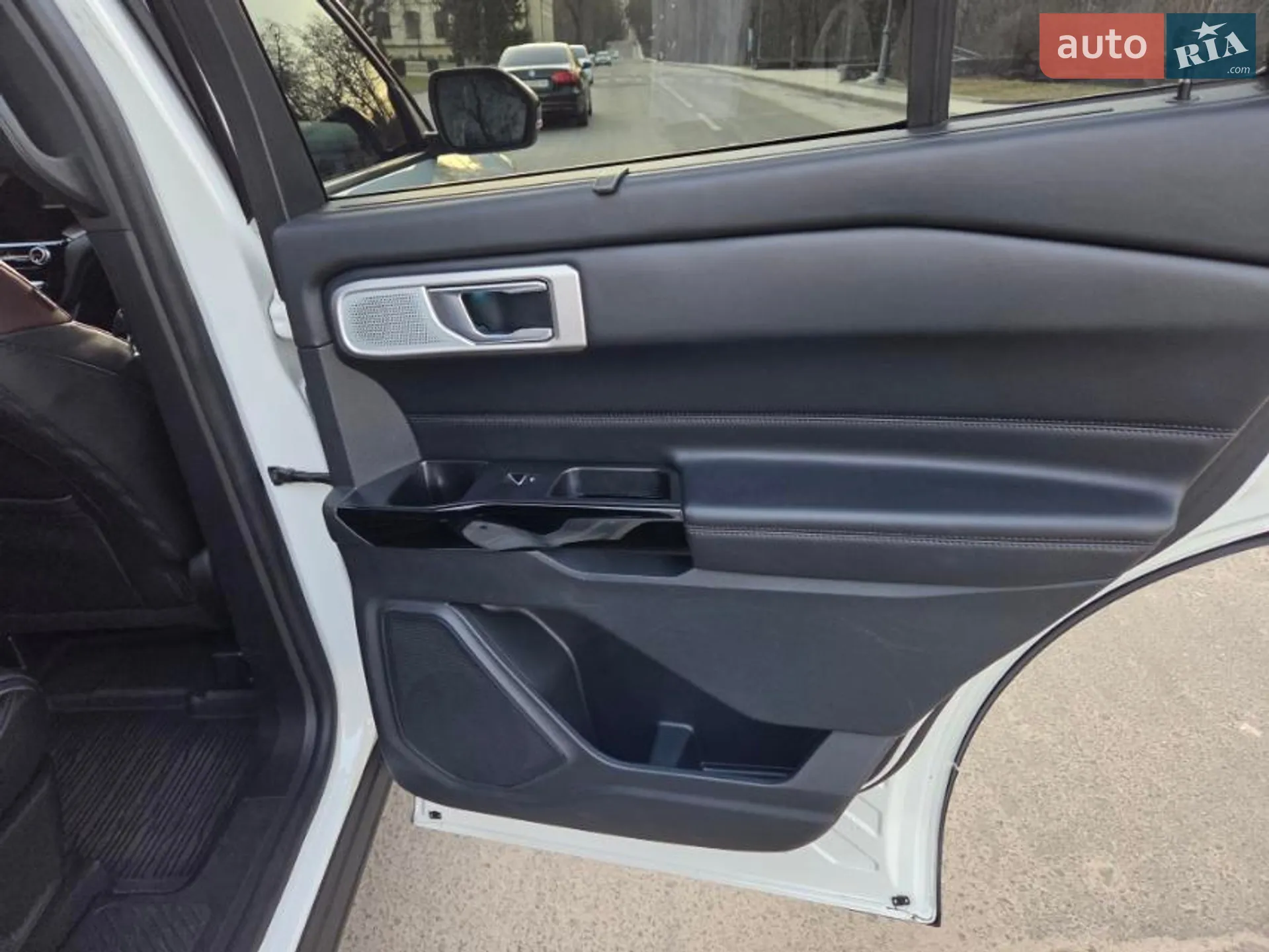 2022 Ford Explorer - мініатюра 27