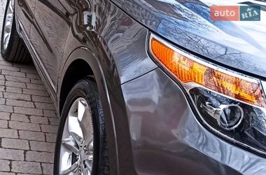 Позашляховик / Кросовер Ford Explorer 2011 в Чернівцях