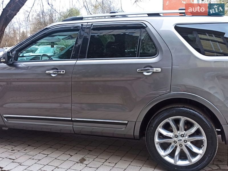 Позашляховик / Кросовер Ford Explorer 2011 в Чернівцях