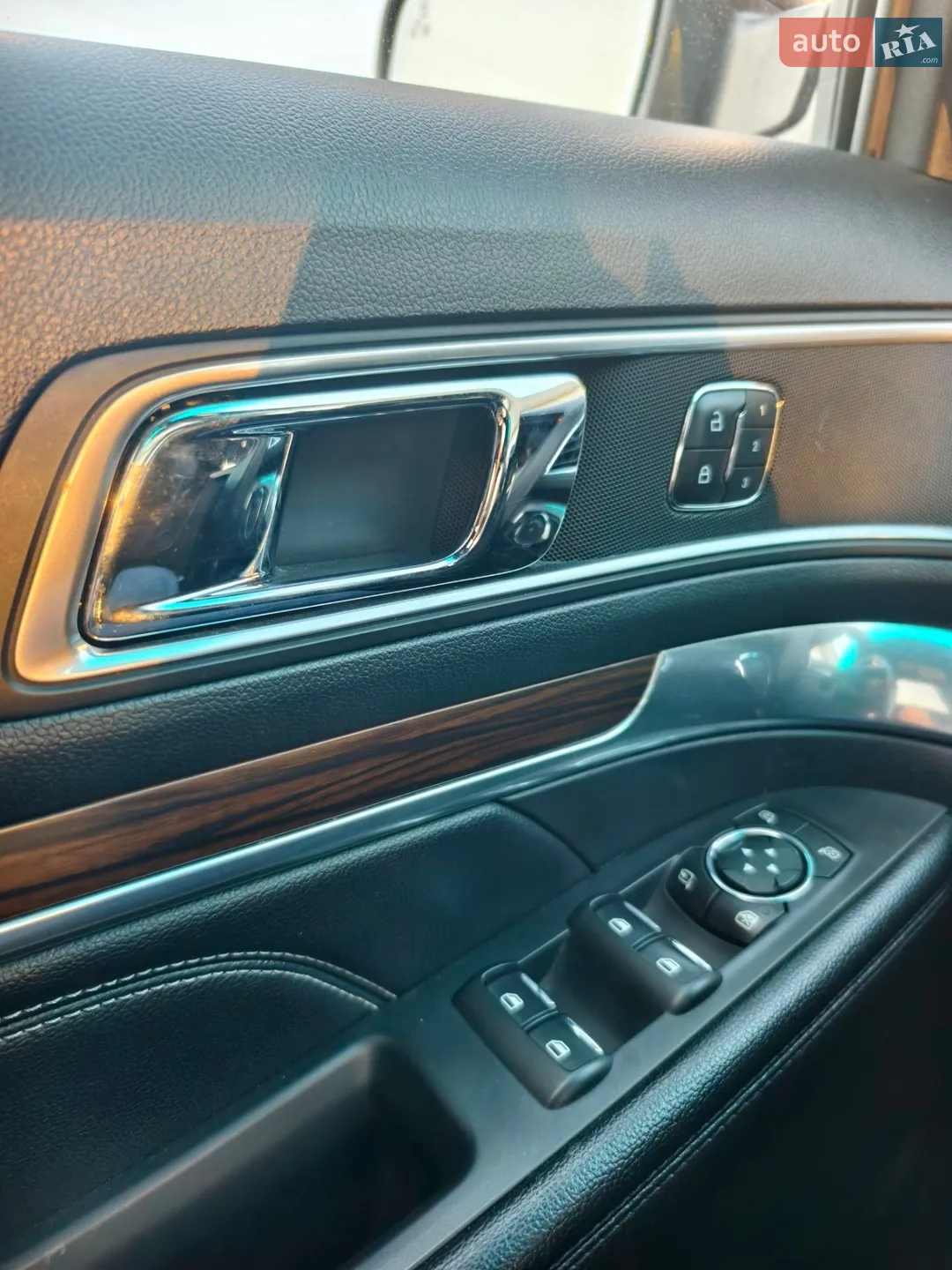2016 Ford Explorer - мініатюра 28