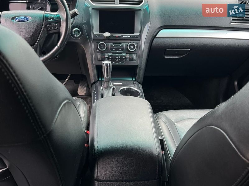 Позашляховик / Кросовер Ford Explorer 2016 в Вараші