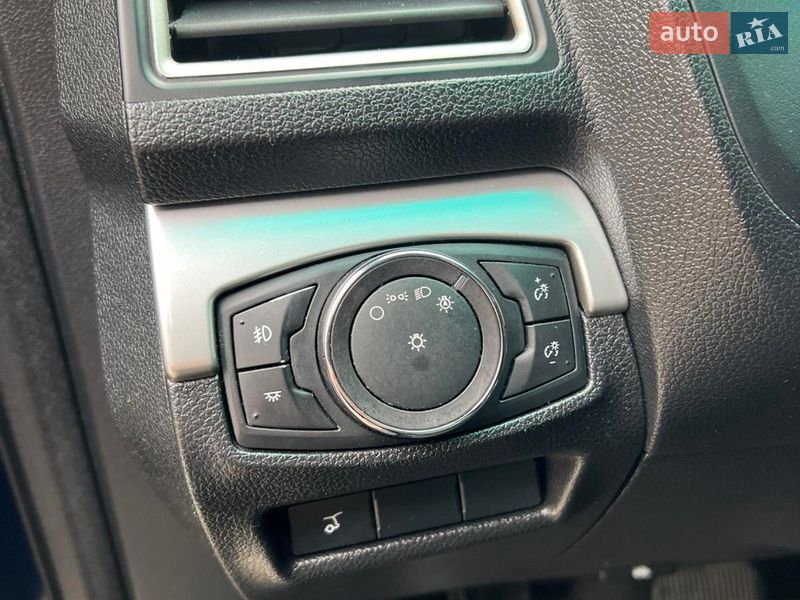 Позашляховик / Кросовер Ford Explorer 2016 в Вараші