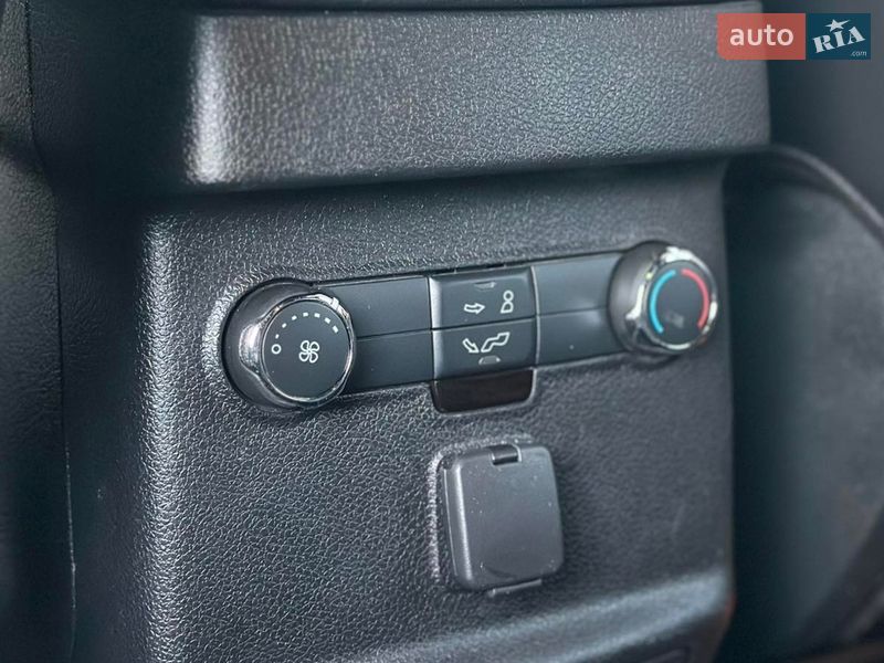 Внедорожник / Кроссовер Ford Explorer 2018 в Южном