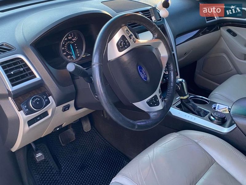 Внедорожник / Кроссовер Ford Explorer 2013 в Ивано-Франковске