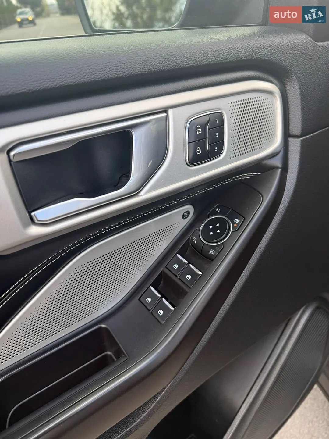 2020 Ford Explorer - мініатюра 20