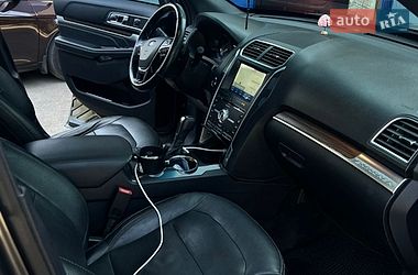 Внедорожник / Кроссовер Ford Explorer 2017 в Соленом