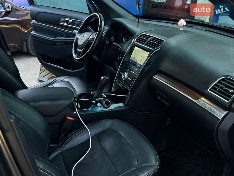 Внедорожник / Кроссовер Ford Explorer 2017 в Соленом