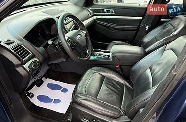 Внедорожник / Кроссовер Ford Explorer 2016 в Стрые