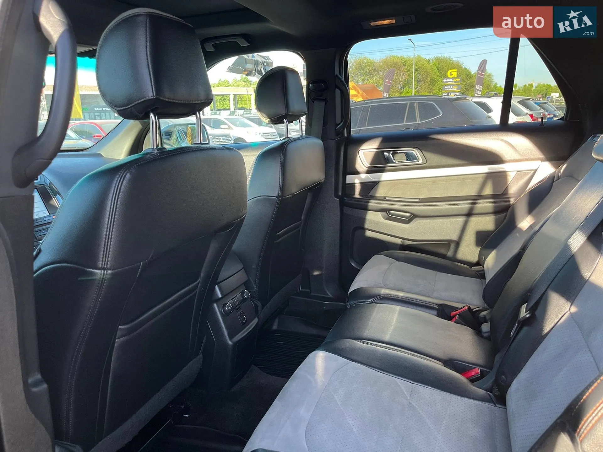 2016 Ford Explorer - мініатюра 14