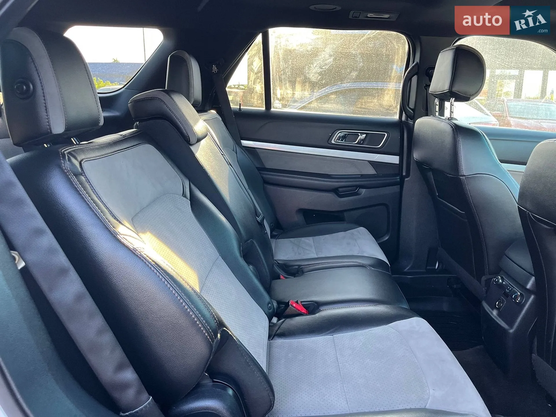 2016 Ford Explorer - мініатюра 18