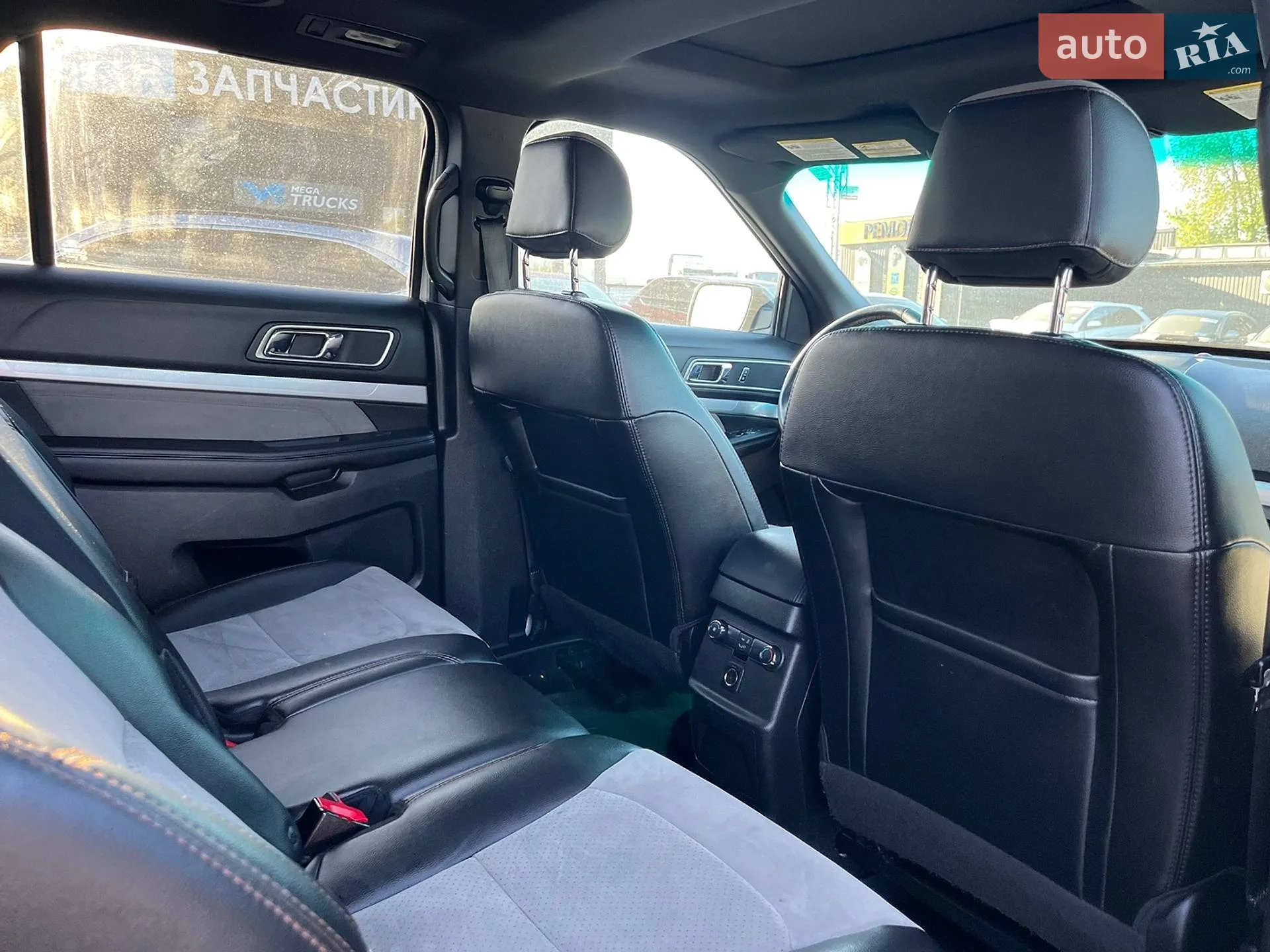 2016 Ford Explorer - мініатюра 17