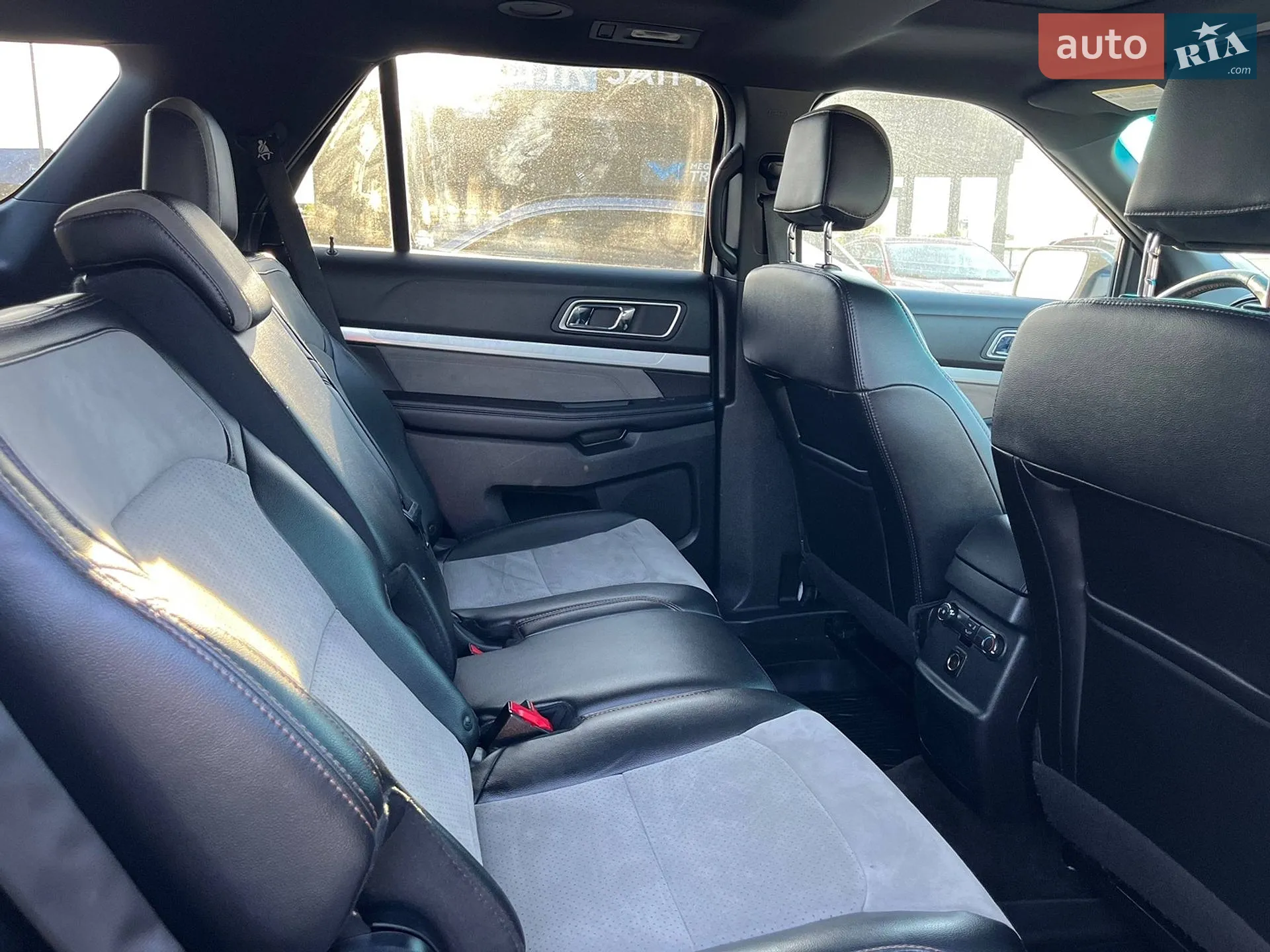2016 Ford Explorer - мініатюра 20