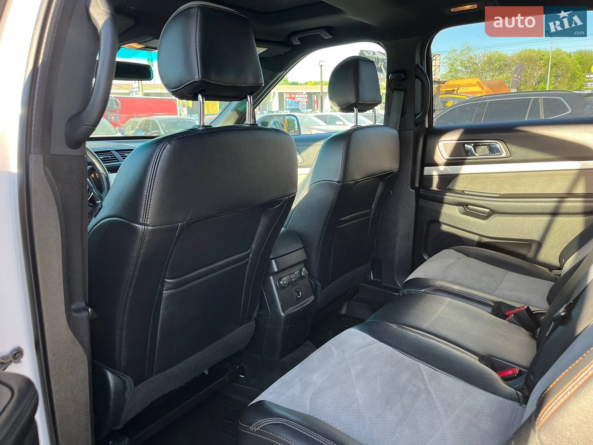 2016 Ford Explorer - мініатюра 13