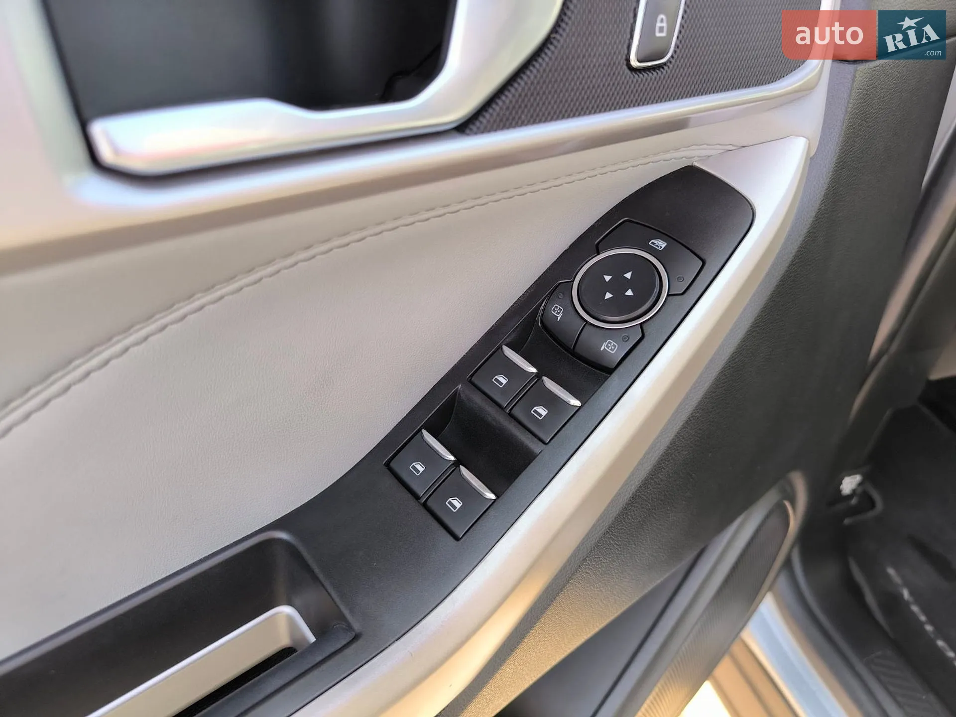 2021 Ford Explorer - мініатюра 11