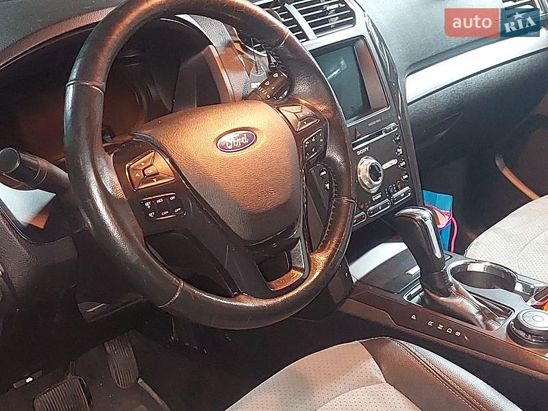 Позашляховик / Кросовер Ford Explorer 2016 в Києві