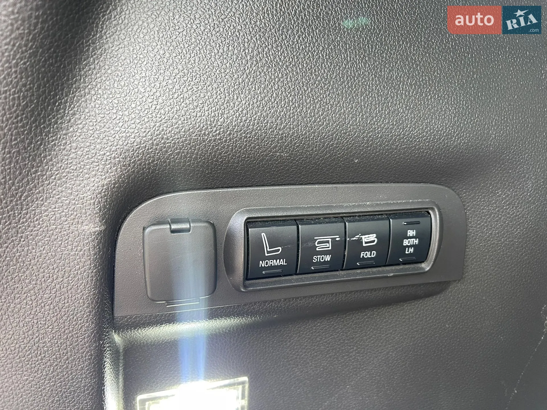 2014 Ford Explorer - мініатюра 24