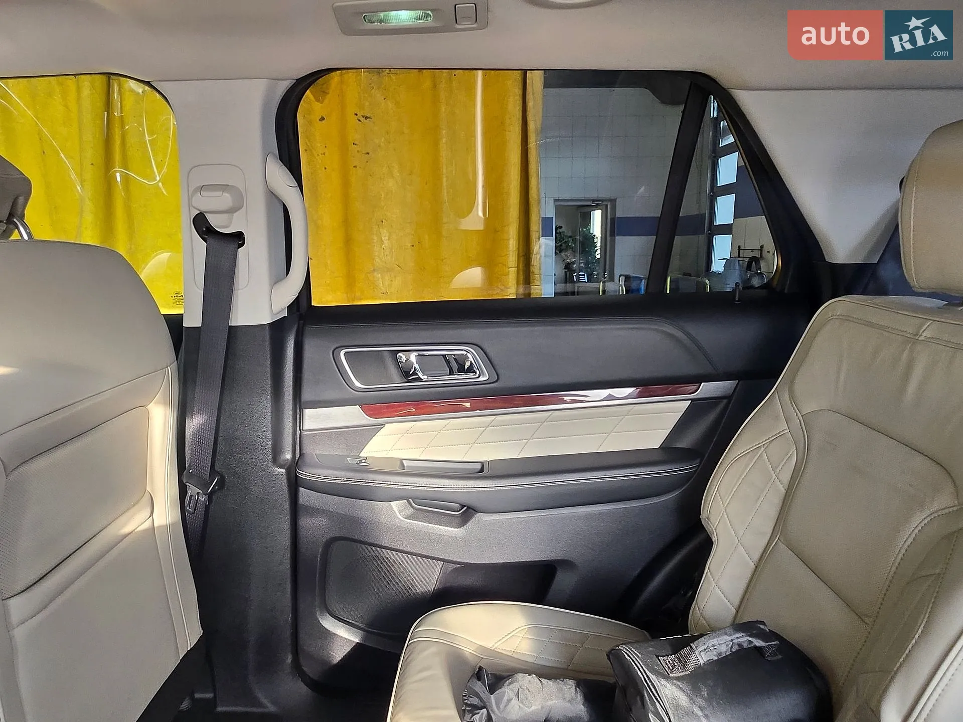 2015 Ford Explorer - мініатюра 18