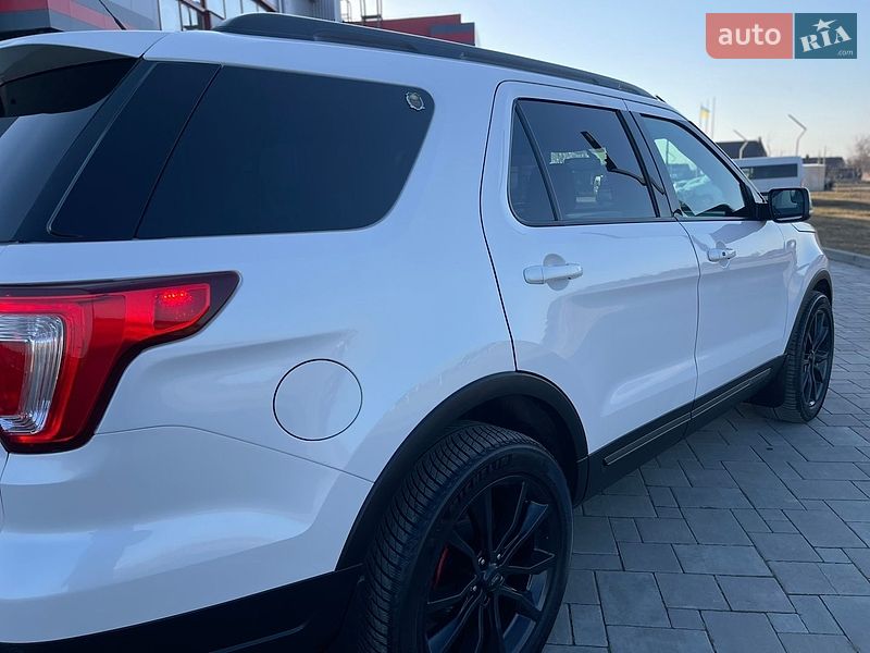 Позашляховик / Кросовер Ford Explorer 2018 в Рівному