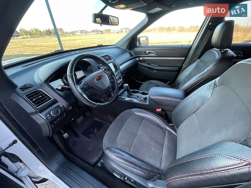 Позашляховик / Кросовер Ford Explorer 2018 в Рівному