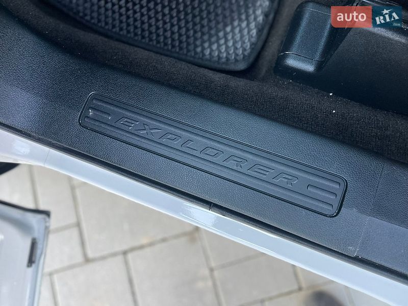 Позашляховик / Кросовер Ford Explorer 2018 в Рівному
