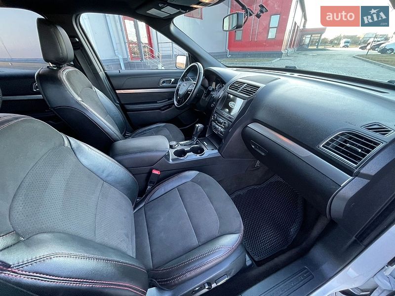 Позашляховик / Кросовер Ford Explorer 2018 в Рівному