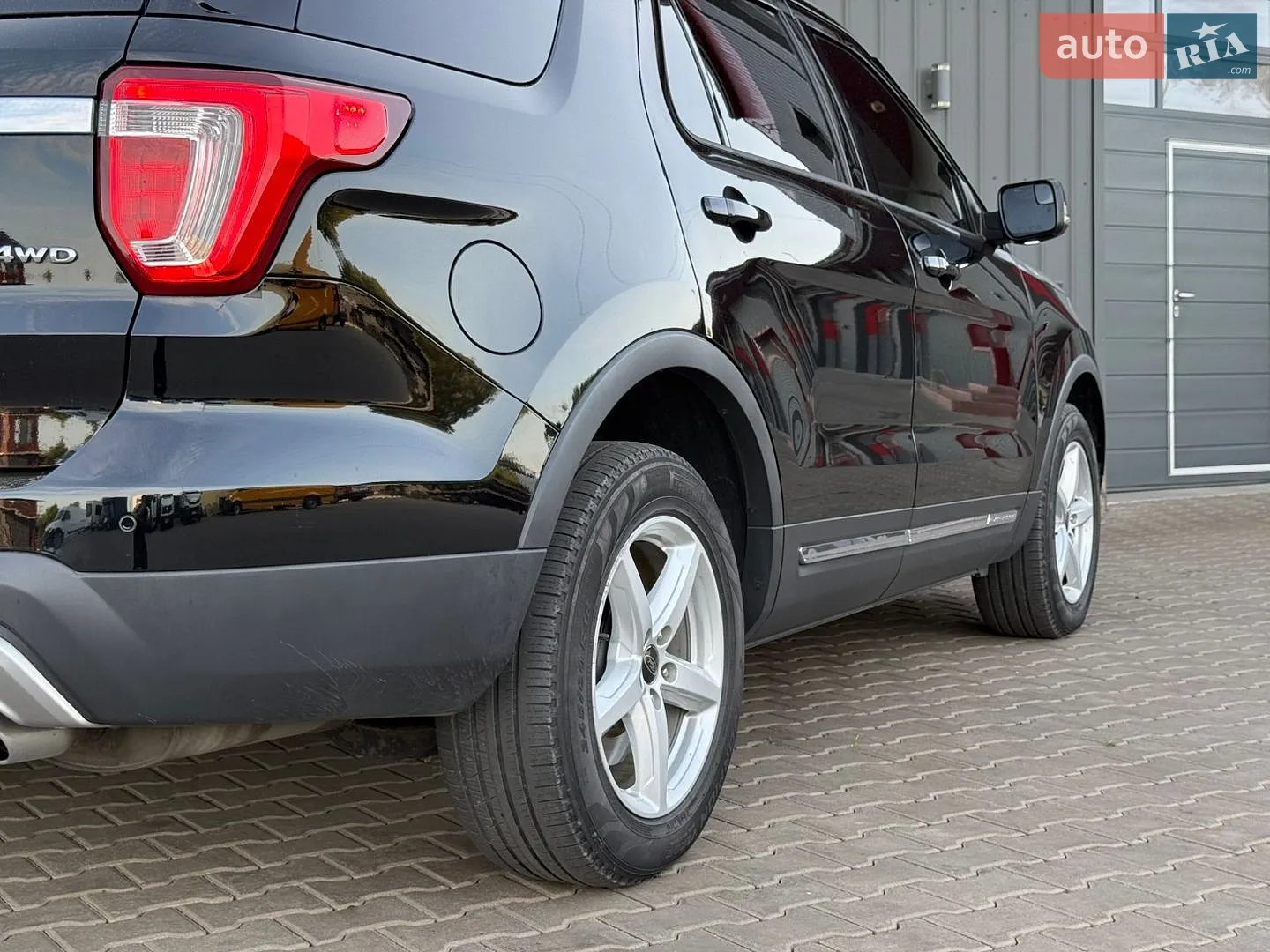 2016 Ford Explorer - мініатюра 16